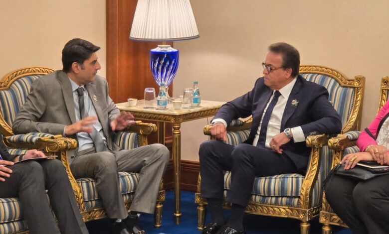 مصر وباكستان تبحثان تعزيز التعاون في مكافحة فيروس سي وتطبيق التأمين الصحي الشامل