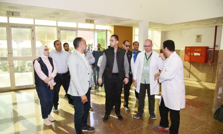نائب وزير الصحة يتفقد مستشفى نخل المركزي لضمان جودة الخدمات الطبية بشمال سيناء