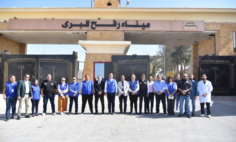 نائب وزير الصحة يتفقد ميناء رفح البري لضمان جاهزية الخدمات الطبية والطوارئ
