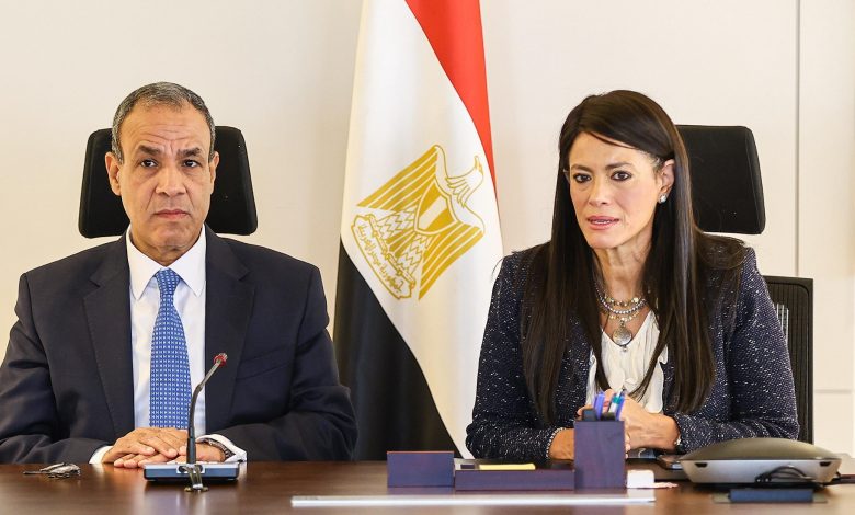 وزيرا التخطيط والخارجية يناقشان عددًا من ملفات العمل المشترك لدعم التنمية الاقتصادية