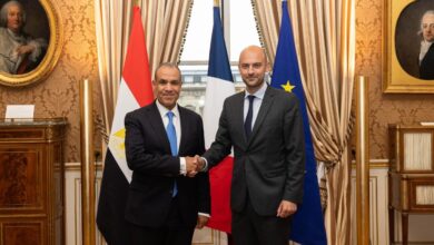 وزير الخارجية يلتقى مع نظيره الفرنسي