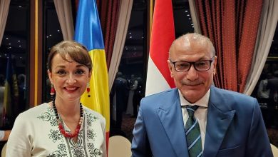سفير تركيا بالقاهرة يهنئ سفيرة رومانيا بيوم القوات المسلحة الرومانية