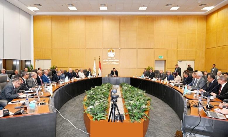 الشربيني يتابع موقف مشروعات مياه الشرب والصرف الصحي ضمن المبادرة الرئاسية حياة كريمة بمحافظتي الفيوم والمنيا