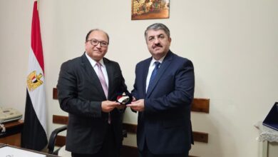 رئيس الجالية الأذربيجانية في مصر يتسلم ميدالية وزارة التعليم العالي والبحث العلمي المصرية