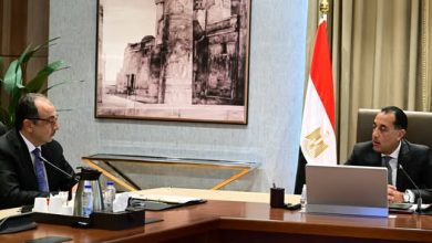 مدبولي يستعرض مع وزير قطاع الأعمال الفرص الاستثمارية المتوافرة في قطاع السياحة والتشييد