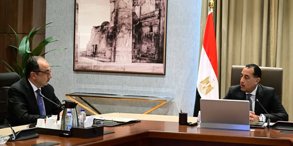 مدبولي يستعرض مع وزير قطاع الأعمال الفرص الاستثمارية المتوافرة في قطاع السياحة والتشييد