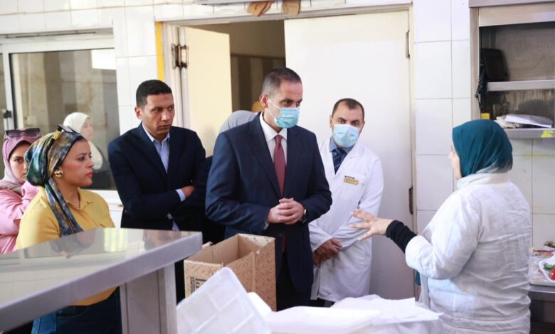 نائب وزير الصحة يتفقد مستشفى القاهرة الجديدة ويحيل أطقم الاستقبال والطوارئ وكافة المتغيبين عن العمل بدون اذن للتحقيق