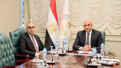 وزير التربية والتعليم يعقد اجتماعًا مع مديري ووكلاء المديريات التعليمية لمتابعة انتظام سير الدراسة