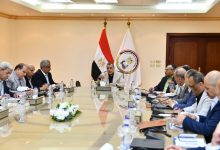 وزير الدولة للإنتاج الحربي يتابع مع رؤساء الشركات موقف المشروعات الجاري تنفيذها