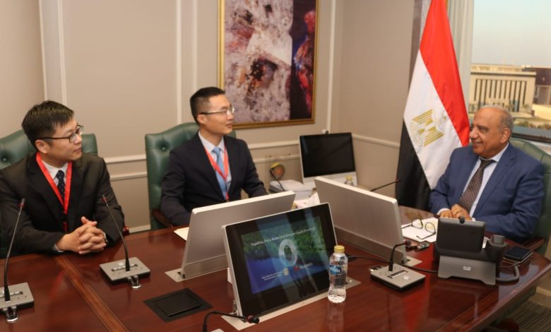 وزير الكهرباء يبحث مع شركة هواوي الصينية العمل المشترك