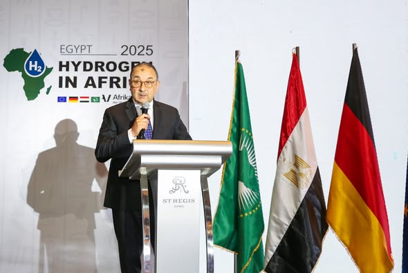 وزير قطاع الأعمال العام يفتتح المؤتمر الدولي الثالث للهيدروجين في أفريقيا