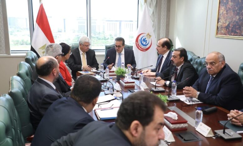 وزيرا الصحة والتعليم العالي يعقدان الاجتماع الأول للجنة التنسيقية الدائمة لتوحيد وتنسيق الرؤى بين المستشفيات التابعة للوزارتين
