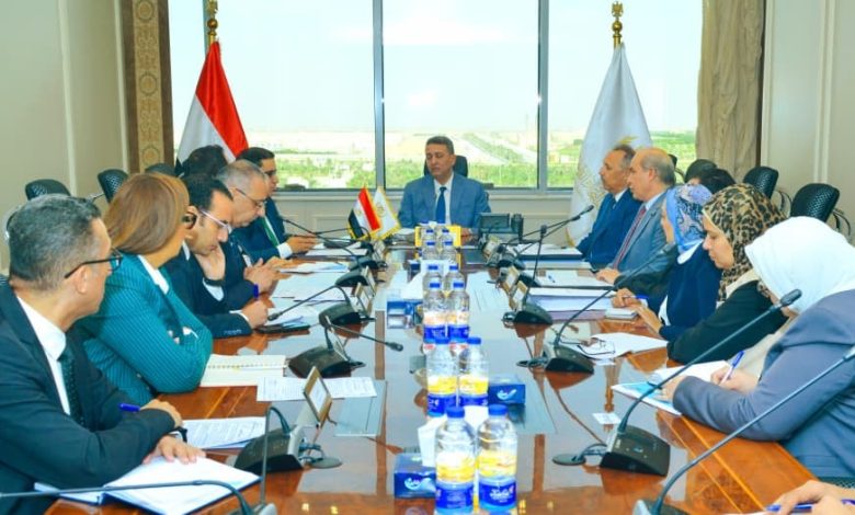 اجتماع برئاسة نائب وزير التموين لبحث إنشاء المركز اللوجستي العالمي لتخزين وتوزيع الحبوب بميناء شرق بورسعيد