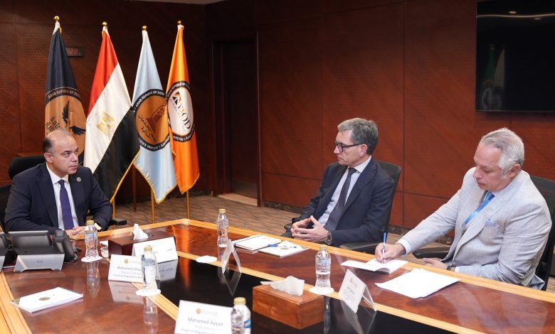 رئيس الرقابة المالية يلتقي وفد سيتي بنك لاستعراض جهود تطوير سوق رأس المال في مصر