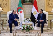 رئيس الوزراء يستقبل الوزير الأول للجمهورية الجزائرية بمطار القاهرة الدولي