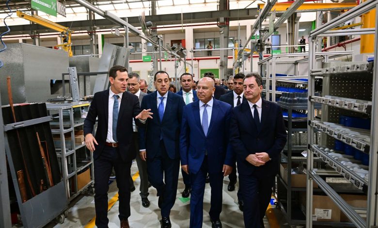 رئيس الوزراء يفتتح توسعات المصنع الإقليمي لشركة شنايدر إلكتريك بمدينة بدر
