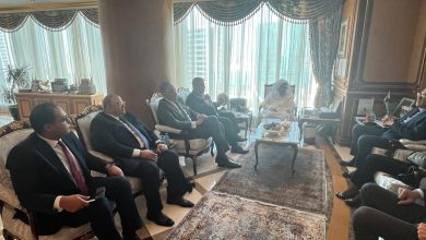 رئيس هيئة الاستثمار يلتقي رئيس رابطة رجال الأعمال القطريين