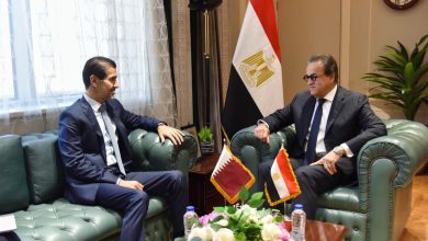 نائب رئيس مجلس الوزراء وزير الصحة يستقبل سفير قطر لبحث تعزيز التعاون الصحي المشترك