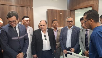 هنو يزور طلاب أسوان المصابين في حادث طريق إسنا للاطمئنان على حالتهم الصحية