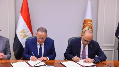 وزارة العمل والاتحاد المصري للغرف السياحية يوقعان بروتوكول تعاون