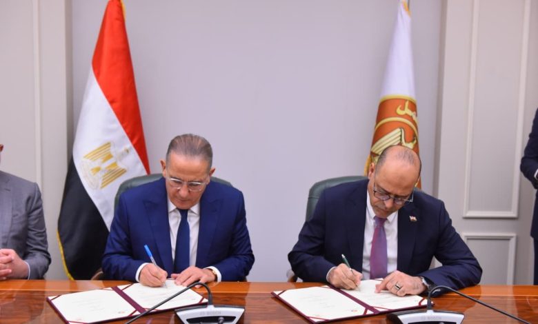 وزارة العمل والاتحاد المصري للغرف السياحية يوقعان بروتوكول تعاون