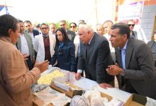 وزيرة التضامن الاجتماعي تتفقد وحدة إنتاج الحرير خلال زيارتها لمحافظة الوادي الجديد