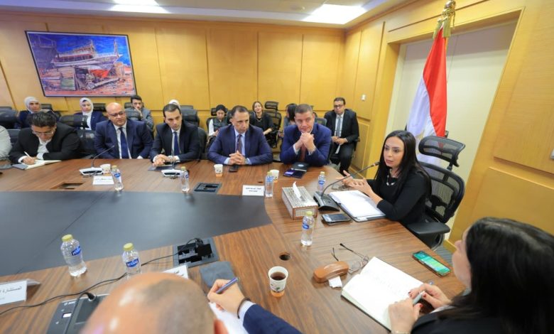 وزيرة التضامن تلتقي فريق عمل صندوق دعم مشروعات الجمعيات والمؤسسات الأهلية