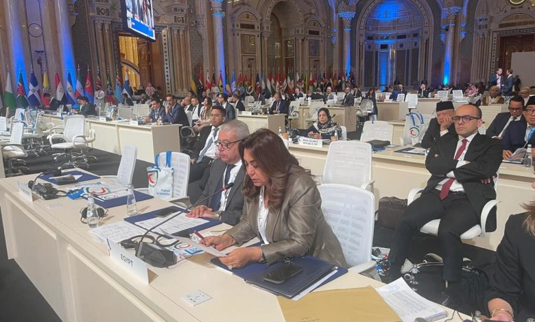 وزيرة التنمية المحلية والقائم بأعمال وزيرة البيئة تلقي بيان مصر في الدورة ٢١