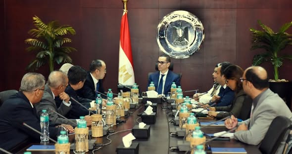 وزير الاستثمار يبحث مع وفد شركة بروميتيون للإطارات مشروعاتها الاستثمارية في مصر