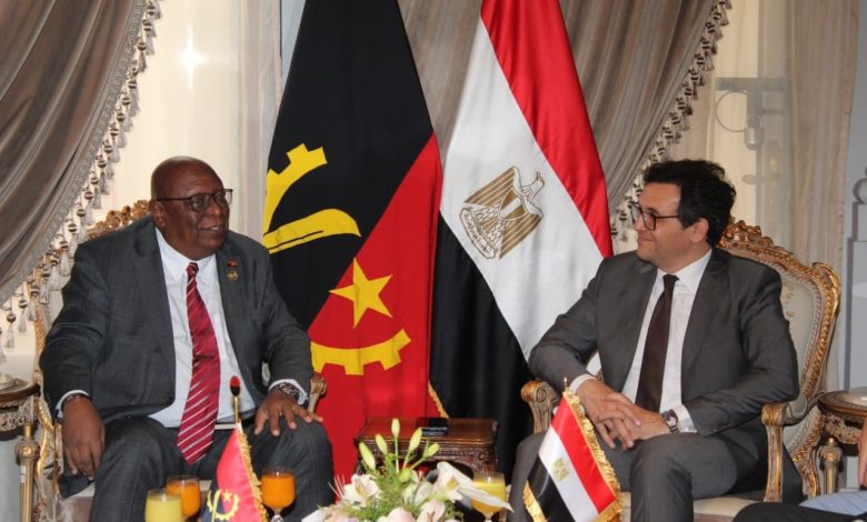 وزير الثقافة يلتقي نظيره الأنجولي لبحث آفاق التعاون الثقافي المشترك