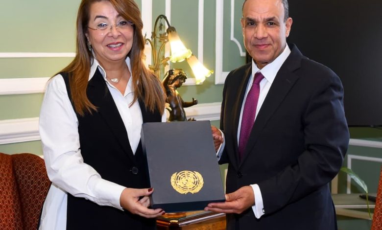 وزير الخارجية يستقبل المديرة التنفيذية لمكتب الأمم المتحدة