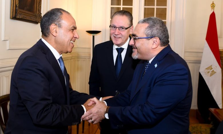 وزير الخارجية يستقبل مساعد سكرتير عام الأمم المتحدة ومنسق الأمم المتحدة للشؤون الإنسانية في الأرضي الفلسطينية