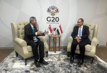 وزير الخارجية يلتقي نظيره السنغافوري