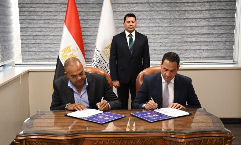 وزير الشباب يشهد توقيع بروتوكول تنظيم بطولة العالم للسباحة بالزعانف للجامعات 2026 بشرم الشيخ