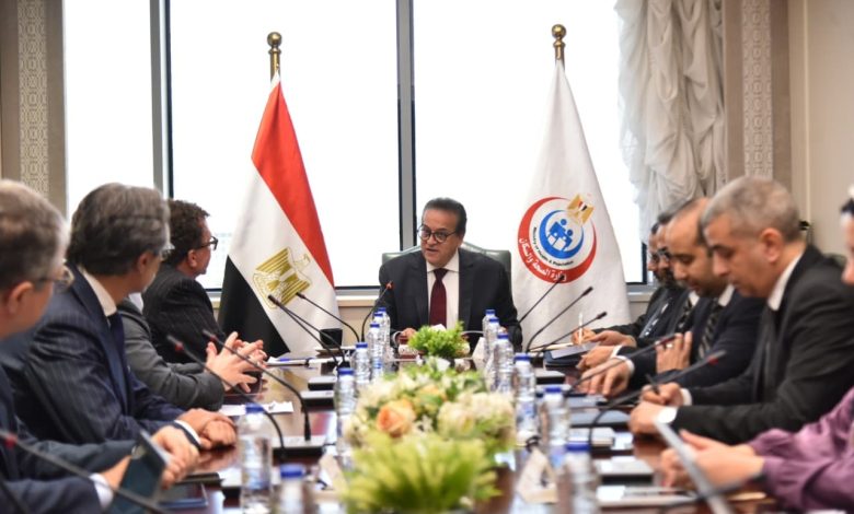 وزير الصحة والسكان يستقبل ممثلي مالتي كير فارما الإيطالية وهيئة الدواء المصرية وجيبتو فارما