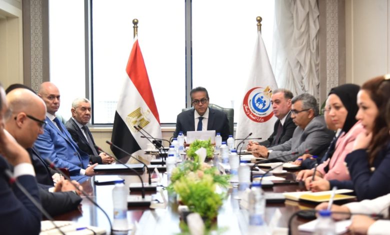 وزير الصحة يبحث مع ممثلي شركة ميريت توطين صناعة المستلزمات الطبية في مصر