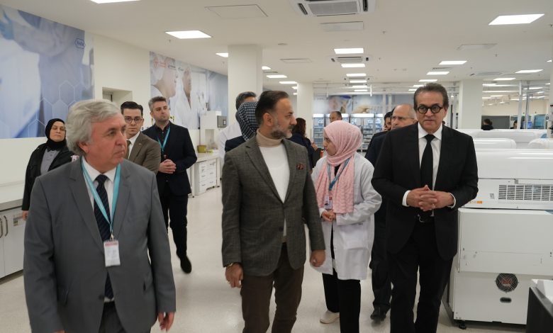 وزير الصحة يزور مدينة باشاك شهير تشام وساكورا الطبية، أكبر مجمع طبي في أوروبا بإسطنبول
