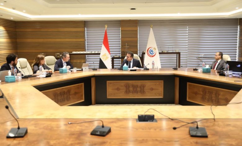وزير الصحة يستقبل وفد البنك الأوروبي لإعادة الإعمار والتنمية لبحث تطوير المنشآت الصحية