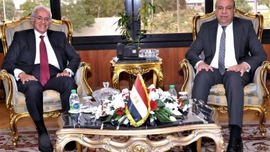 وزير الطيران يستقبل رئيس مجموعة كوبيلوزوس اليونانية لمتابعة فرص التعاون والاستثمار