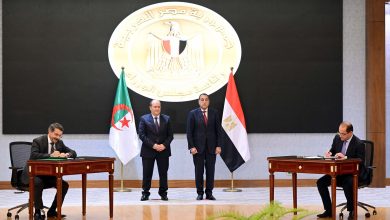 رئيس الوزراء والوزير الأول للجزائر يشهدان توقيع عدة وثائق في مجالات تدعم تعزيز التعاون الثنائي بين البلدين