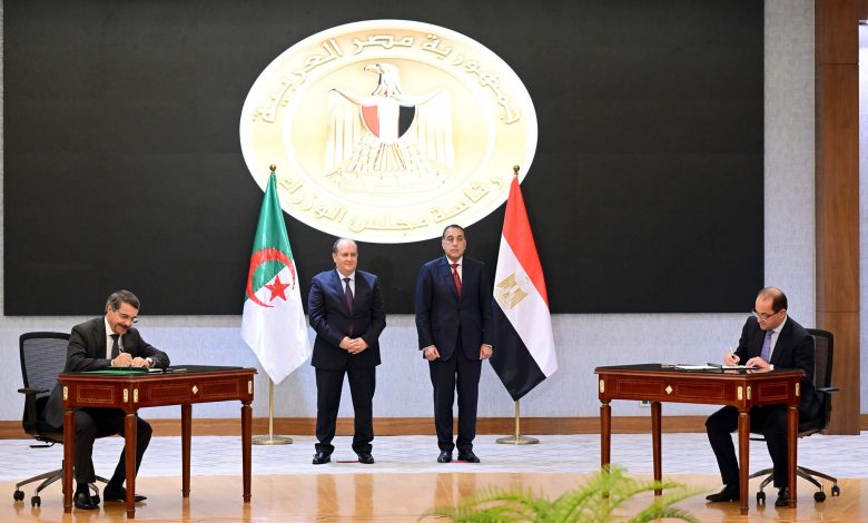 رئيس الوزراء والوزير الأول للجزائر يشهدان توقيع عدة وثائق في مجالات تدعم تعزيز التعاون الثنائي بين البلدين