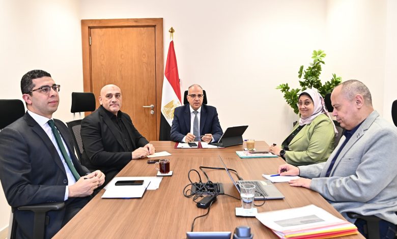 سويلم يتابع إجراءات تعزيز مبادئ الحوكمة والشفافية بالوزارة ومحاربة الفساد وتحسين دخول العاملين بالوزارة