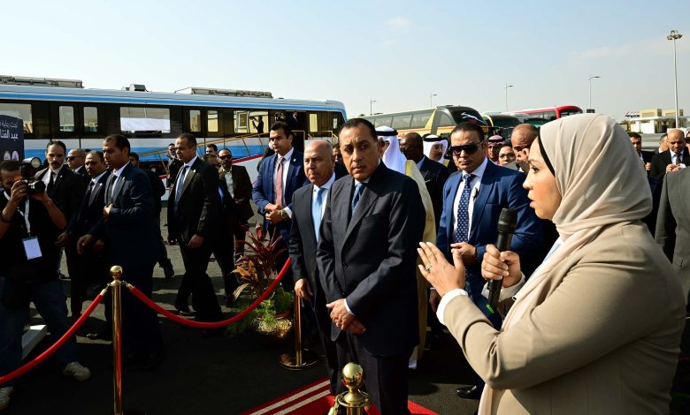 مدبولي يشهد اصطفافاً بالمعرض والمؤتمر الدولي للنقل الذكي لعدد من وسائل النقل المختلفة