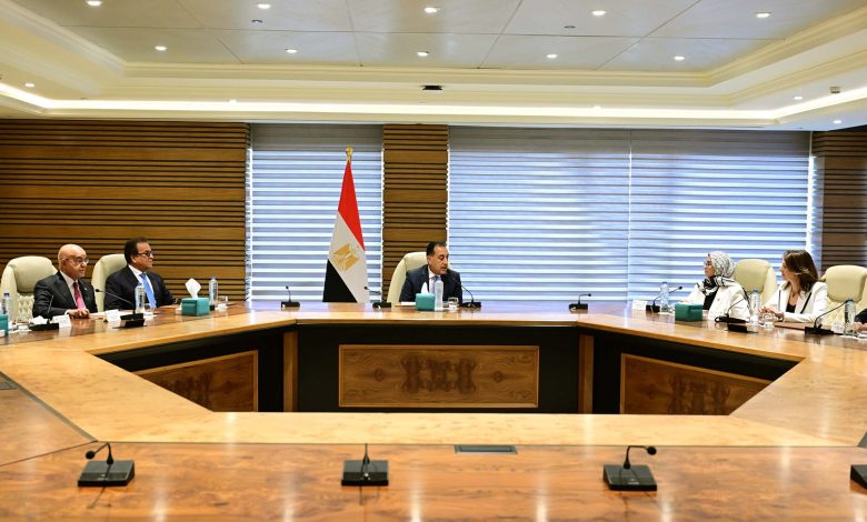 مدبولي يعقد لقاء بعدد من وزراء الصحة والتعليم ببعض الدول المشاركة في المؤتمر