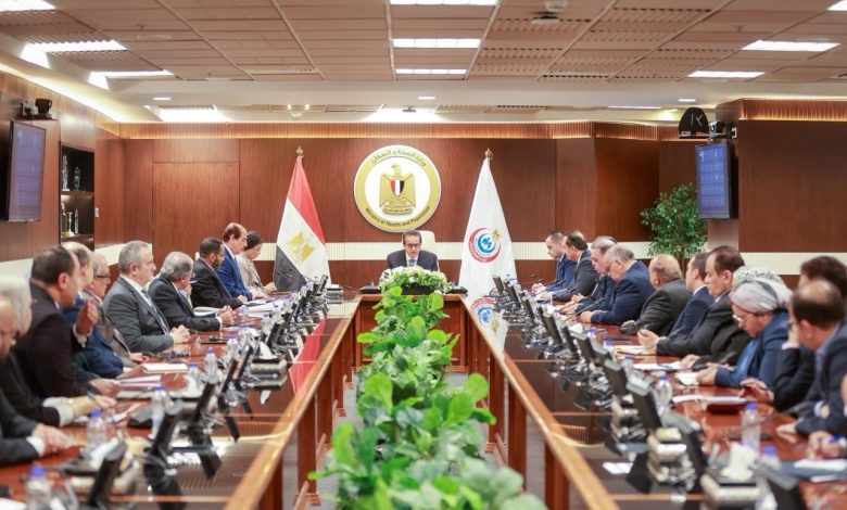 وزير الصحة يترأس الاجتماع الدوري لقيادات الوزارة ويشيد بنجاح المؤتمر العالمي للسكان والصحة والتنمية في نسخته الثالثة PHDC