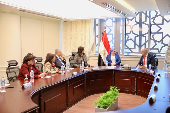 عبد اللطيف يبحث مع رئيسة المجلس القومي للطفولة والأمومة ومؤسسة "فاهم" ومستشفى "المشفى" آليات إطلاق حملة «طفل متوازن مجتمع متماسك»