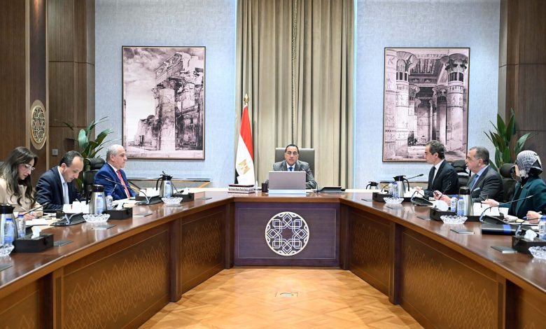 الحكومة تبحث وضع حلول جذرية للمشكلات المالية لـماسبيرو والصحف القومية