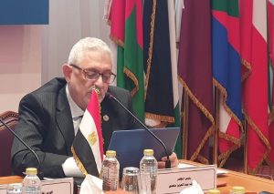 الدكتور أشرف عبد العزيز