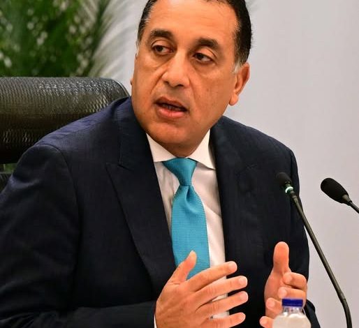 رئيس الوزراء يتابع تطورات حادث حريق سوق الخواجات بالمنصورة