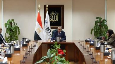 طلعت يجتمع بأعضاء لجنة صناعة الاتصالات بالجهاز القومي لتنظيم الاتصالات